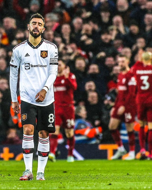 爱游戏全站-曼联队内想撸B费袖标，瓦拉内德赫亚胖虎该当队长？