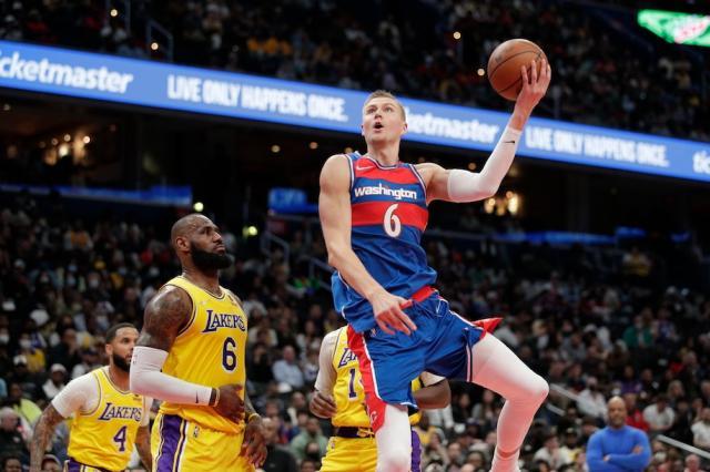 爱游戏-末节16分+隔扣詹皇 波神抢戏詹姆斯里程碑之夜